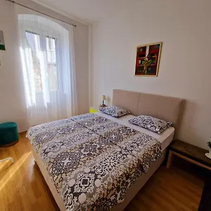 Downtown Nora Apartamento