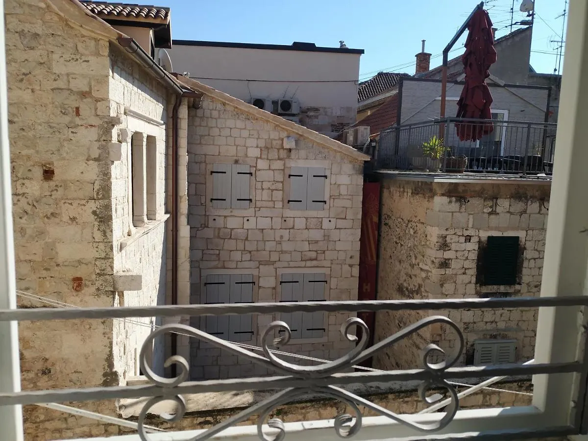 Gothic Palace Heritage Split Guest house